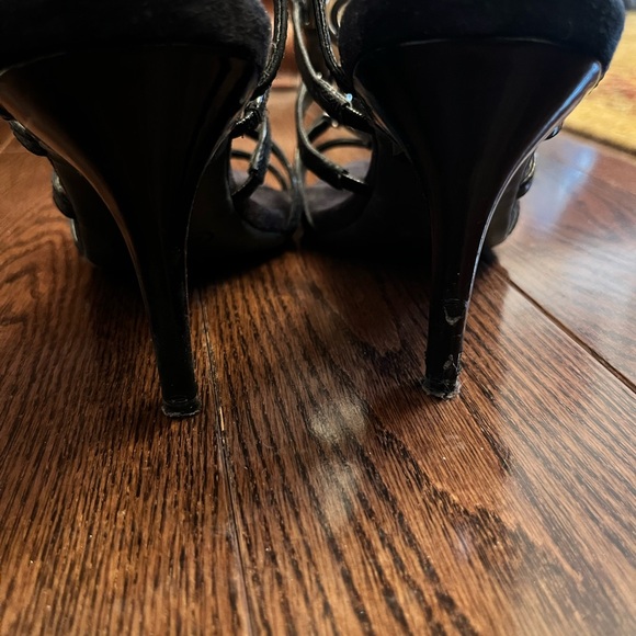 Black strappy heels with super cute design. - Picture 4 of 4